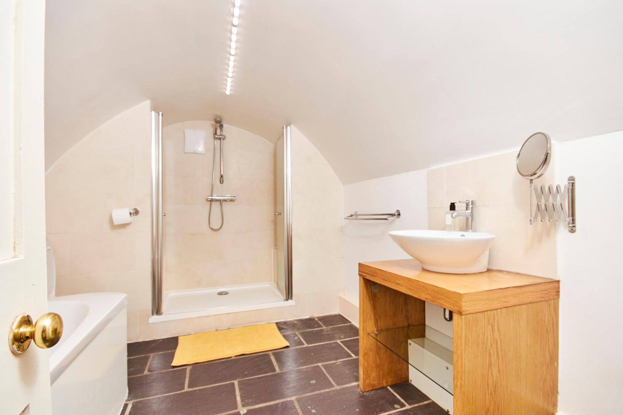 Beautiful 2Bedroom 4 Actual Beds House With Wifi By Purestay Bath Exterior photo
