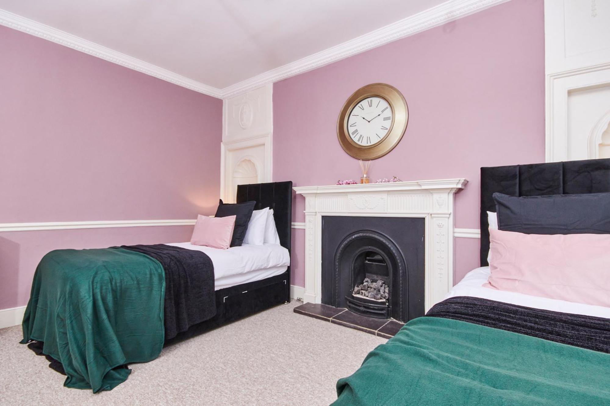 Beautiful 2Bedroom 4 Actual Beds House With Wifi By Purestay Bath Exterior photo